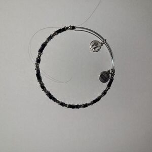 Silver and black beads bracelet